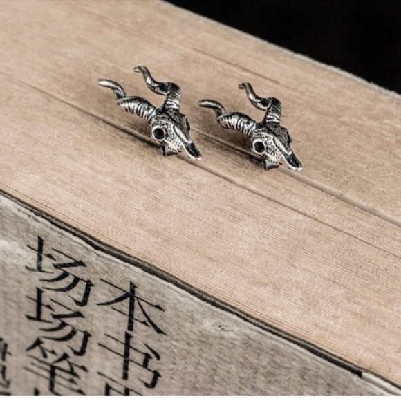 Single Accent Tide Male Sheep Head Ear Men's Earrings S925 Silver Earrings - Picture 4 of 7